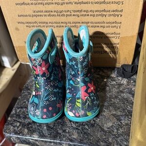 Bogs Kids Boots with Floral Design - Blue and Pink